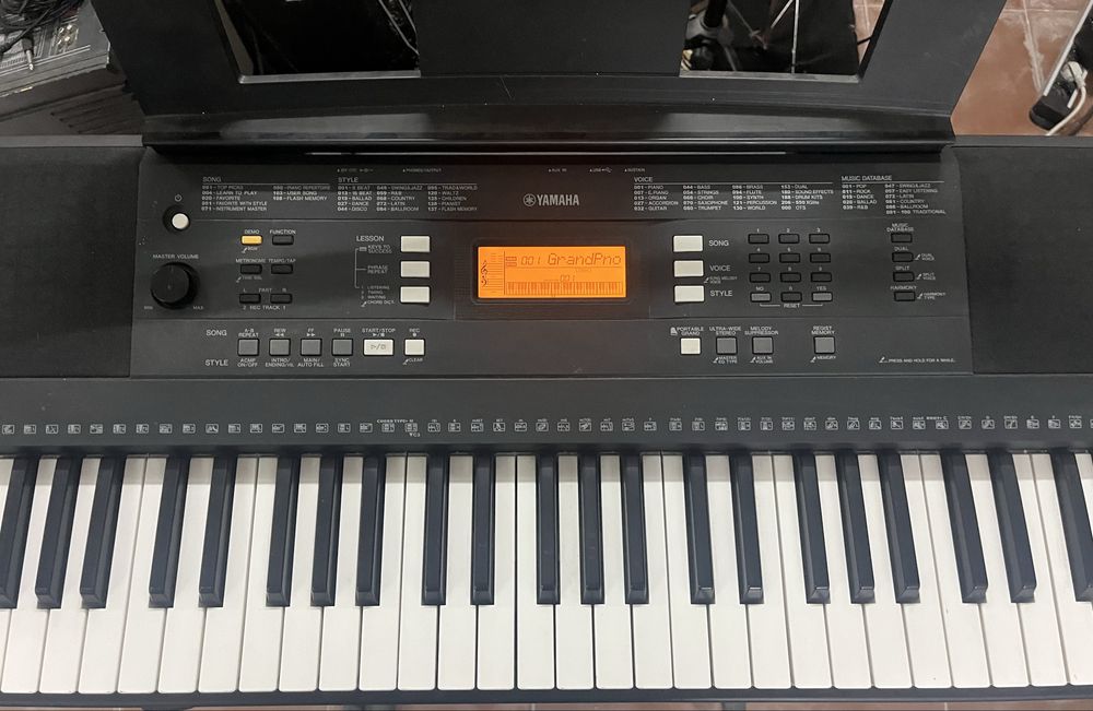 Teclado Yamaha PSR-E343