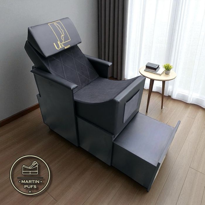 Педикюрне крісло з подіумом ьа підставкою, пуф, кушетка.