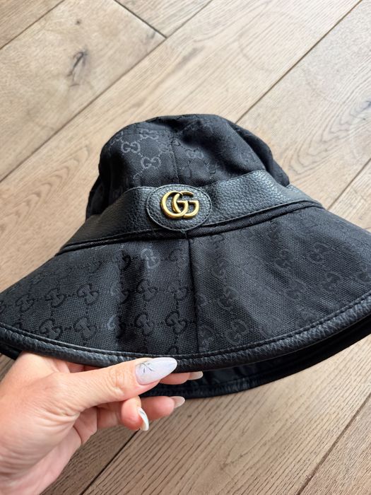 Gucci – czarny kapelusz bucket z monogramem GG