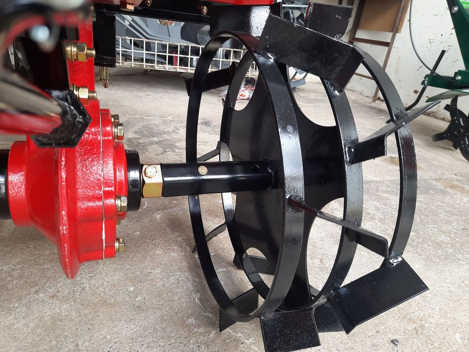 Грунтозацепы, железные колеса со ступицей для мотоблока d 360-440 мм.