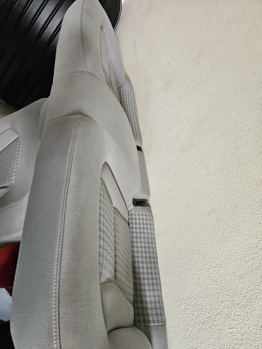 Bancos Audi A1 Cinzentos