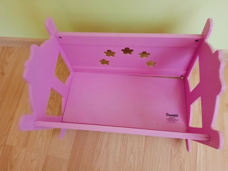Łóżeczko drewniane dla lalek różowe Hello KiTty