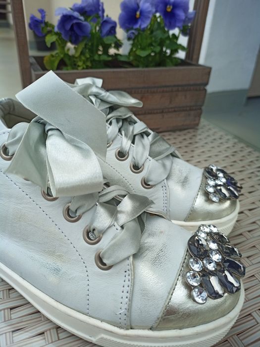 Nowe Trampki sneakersy damskie skóra Hellbut miu miu z kamieniami
