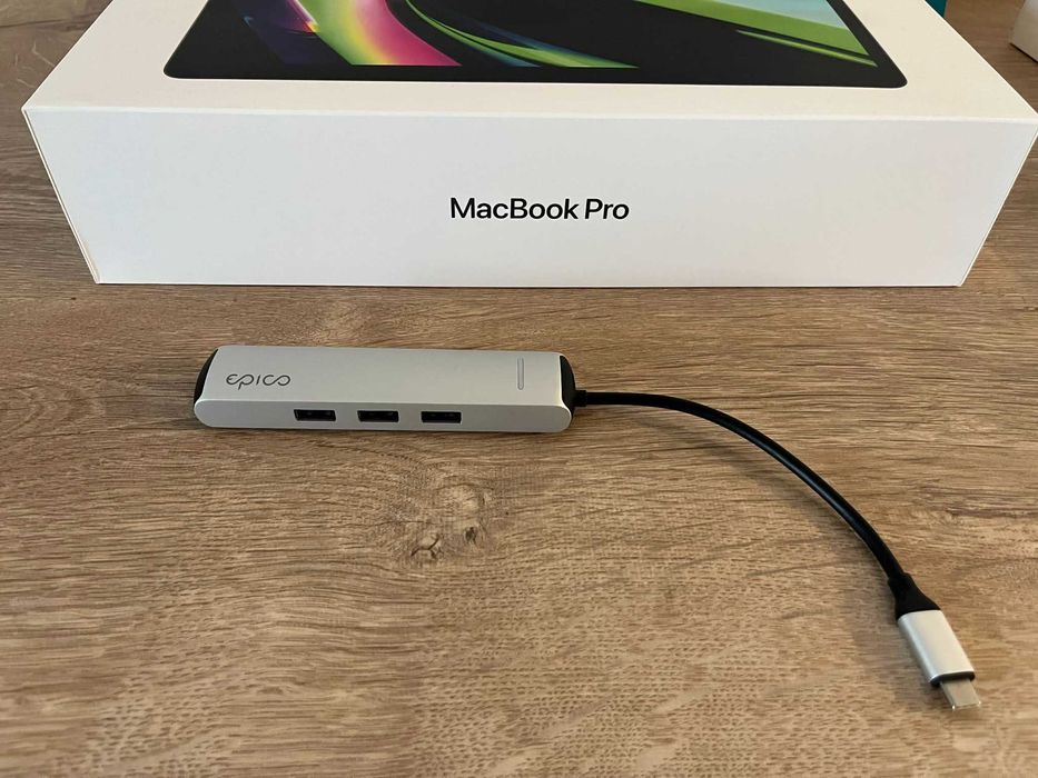 MacBook Pro M2 13" | 16GB RAM | 512GB SSD | Idealny + Hub USB-C Epico