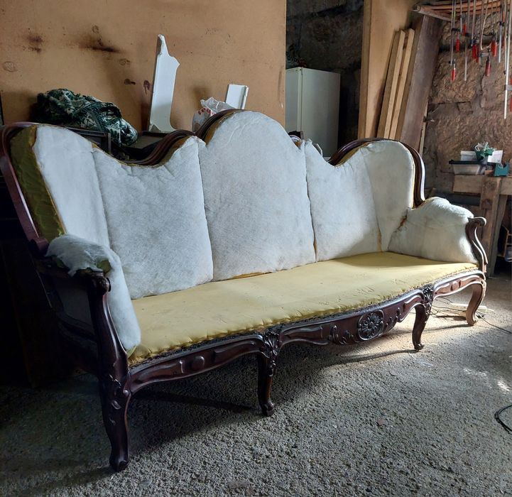 Canapé imponente D. José, dá época.