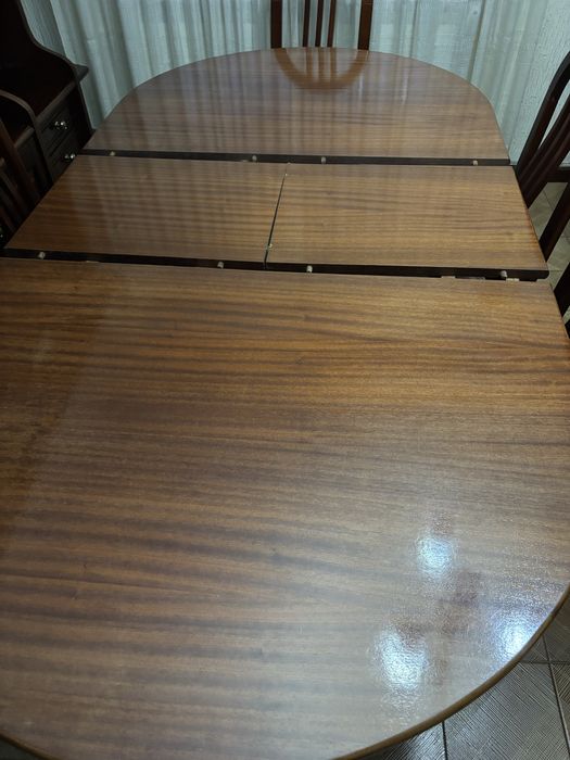 Mesa e cadeiras para 6 pessoas