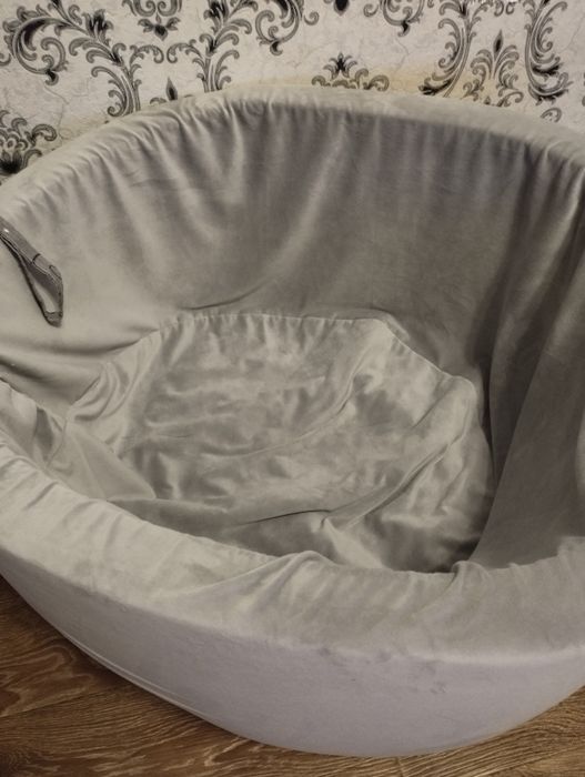 Сухий басейн з кульками