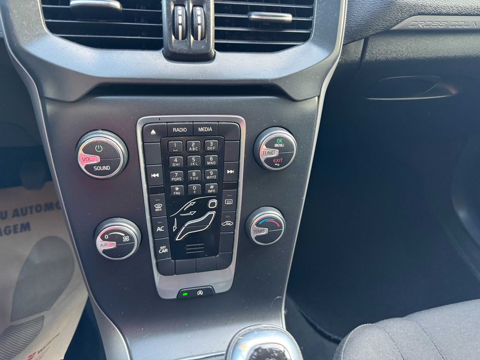 Volvo V40 Cross Country 1.6 D2 Momentum