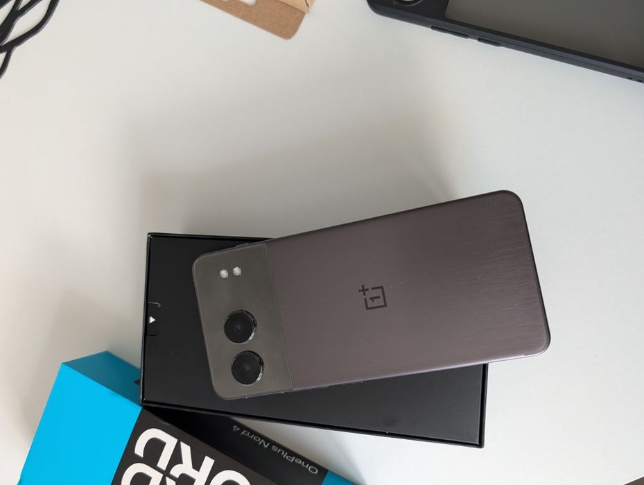 One Plus Nord 4 . Telefon+ akcesoria