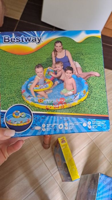 Надувний басейн Bestway з м'ячем і колом 122 x 20 см