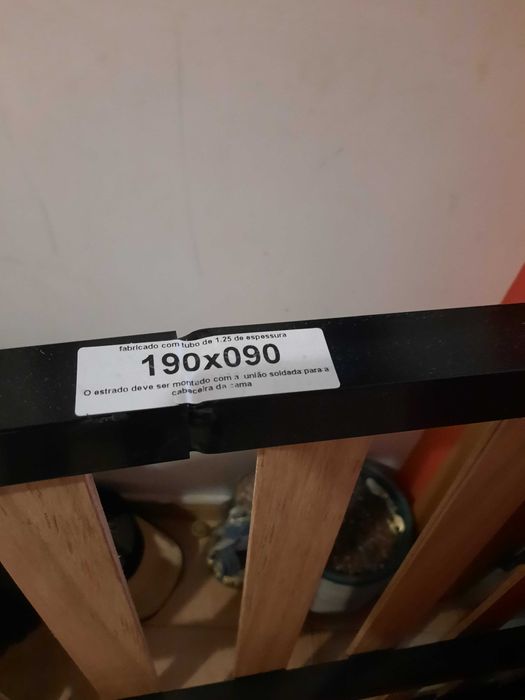 Estrutura Cama  de madeira  mais estrado