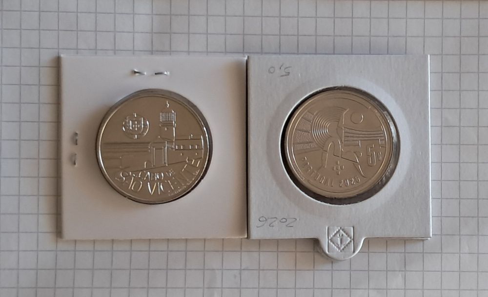 2 Moedas Comemorativas de Portugal UNC -  Cabo de São Vicente e FIFA