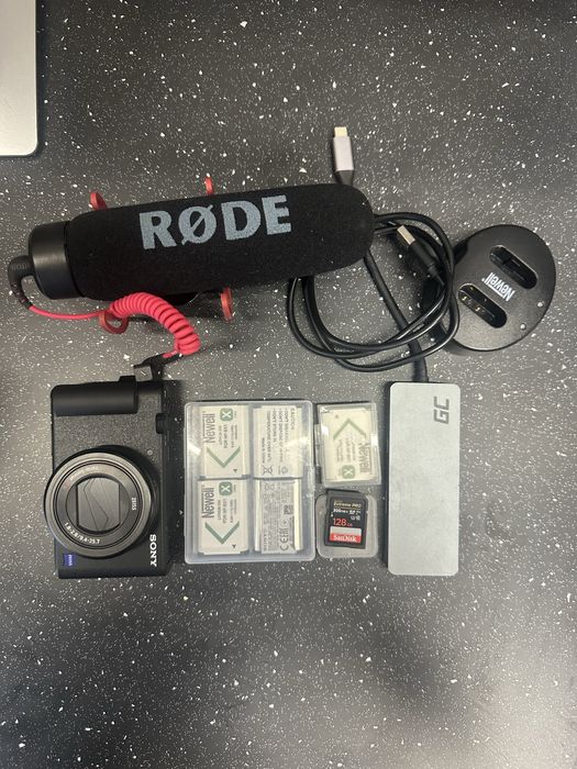 SONY ZV-1 (mikrofon RODE + karta + baterie + stacja + ladowarka)