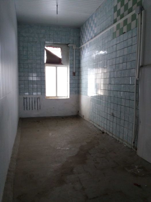 Ярмолинці Виробничі приміщення 1300 кв м з земельною  ділянкою 1,750га