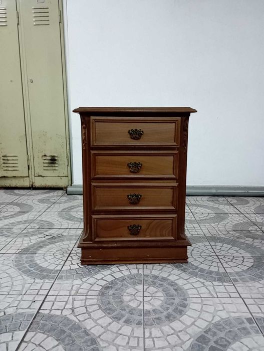 Conjunto de Móveis Rústicos de Madeira Maciça em Ótimo Estado