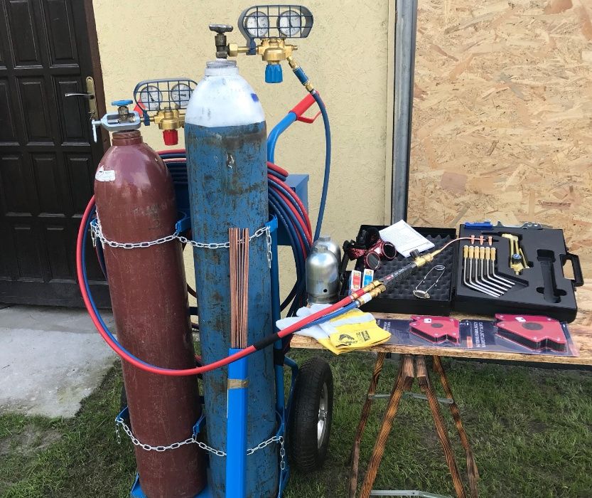 Acetylen Jest Stosowany Do Spawania I Cięcia Metali Gdyż Palnik do Spawania Cięcia Duży Gotowy Zestaw GCE Tlen Acetylen Wózek