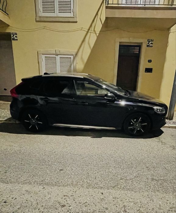 Volvo V40 1.6 D2 115cv Momentum Full Extras – Económico e Muito Estimado
