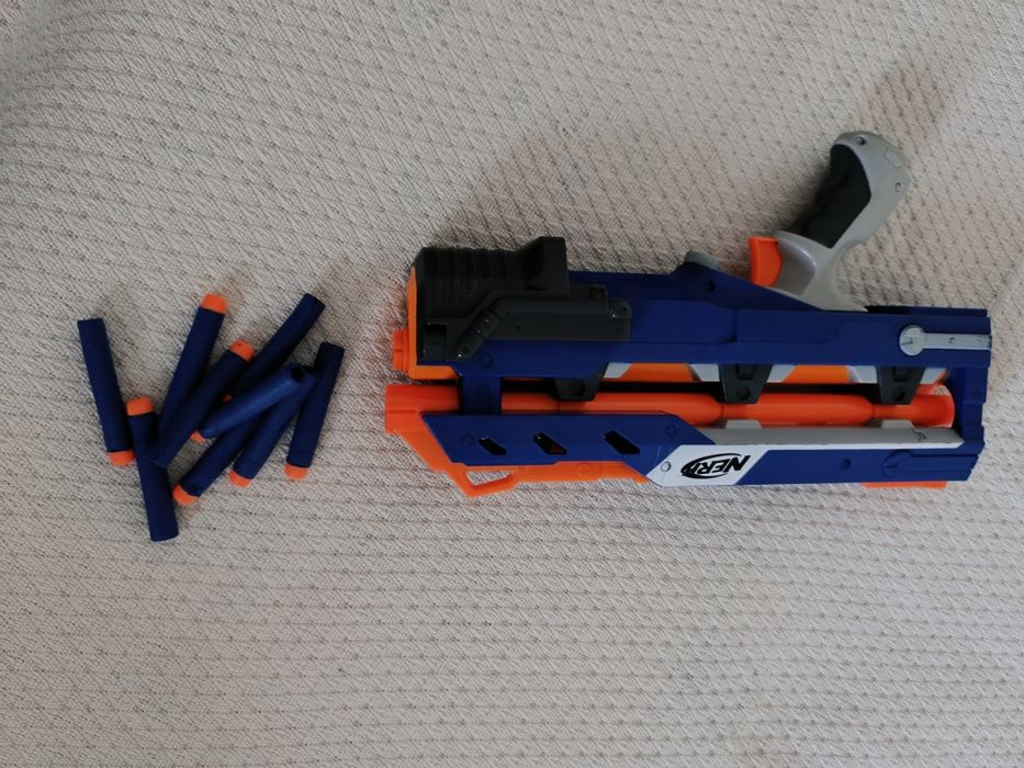 Nerf and target with arrows64176304423937123