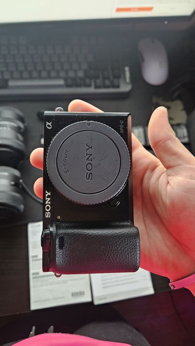 TOP Sony A6000 + com Lentes Sigma 18-50mm f/2.8 + Sigma 56mm f/1.4