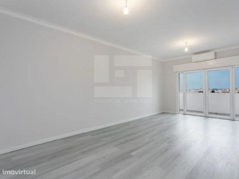 Apartamento T2 - Quarteira — Quarteira, Faro