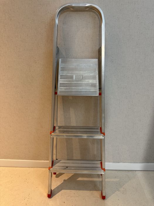 Escadote de Aluminio com 3 degraus