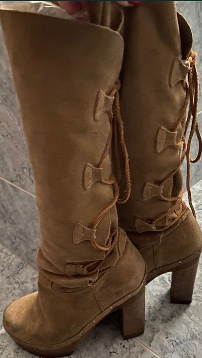 Botas Xuz quase novas, foram usadas muito poucas vezes.