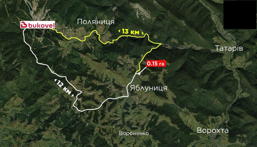 Земля в Яблуниці, поруч з трасою