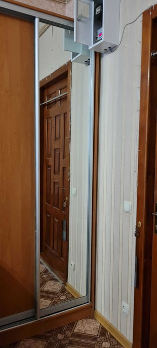 Продам гостинку комнату центр Хтз