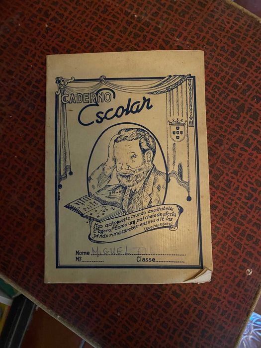 caderno escolar pequeno