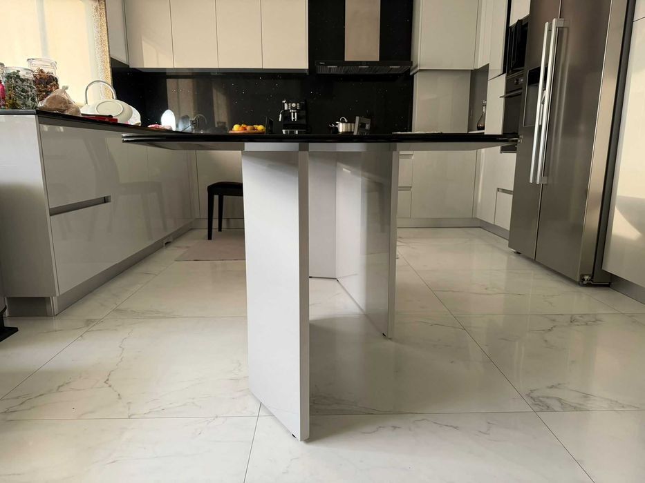 Mesa contemporânea