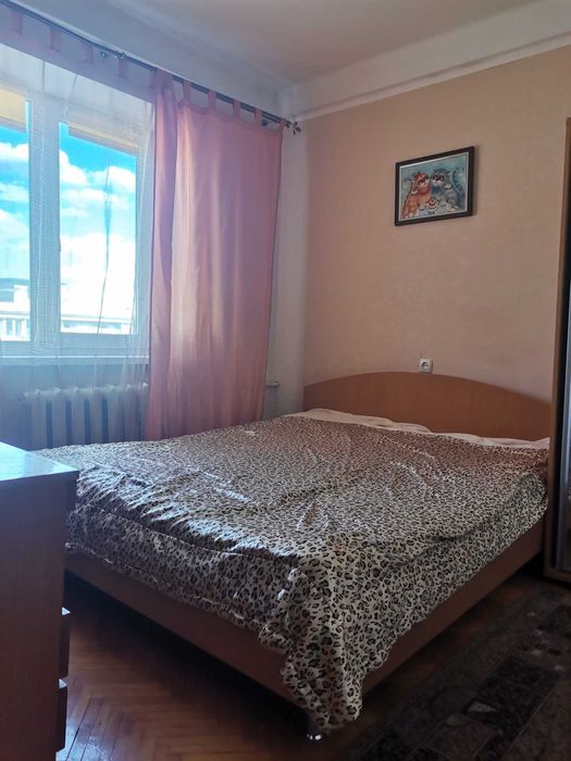 М."Лівобережна"-15 хвилин автобусом. Оренда 3-х кімнатної квартири.