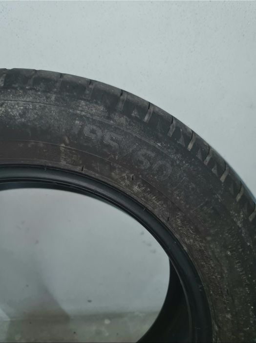 Pneu 195 60 15 em estado razoável (70% piso)