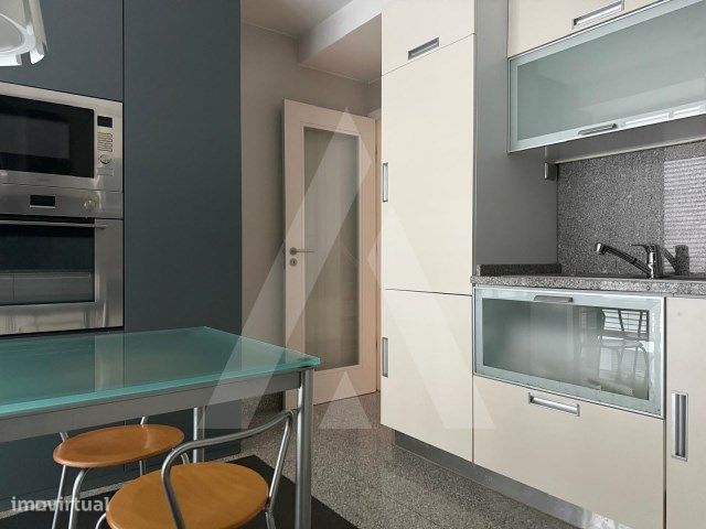 Apartamento T3 Duplex, semi-mobilado, localizado no centro de Aveiro