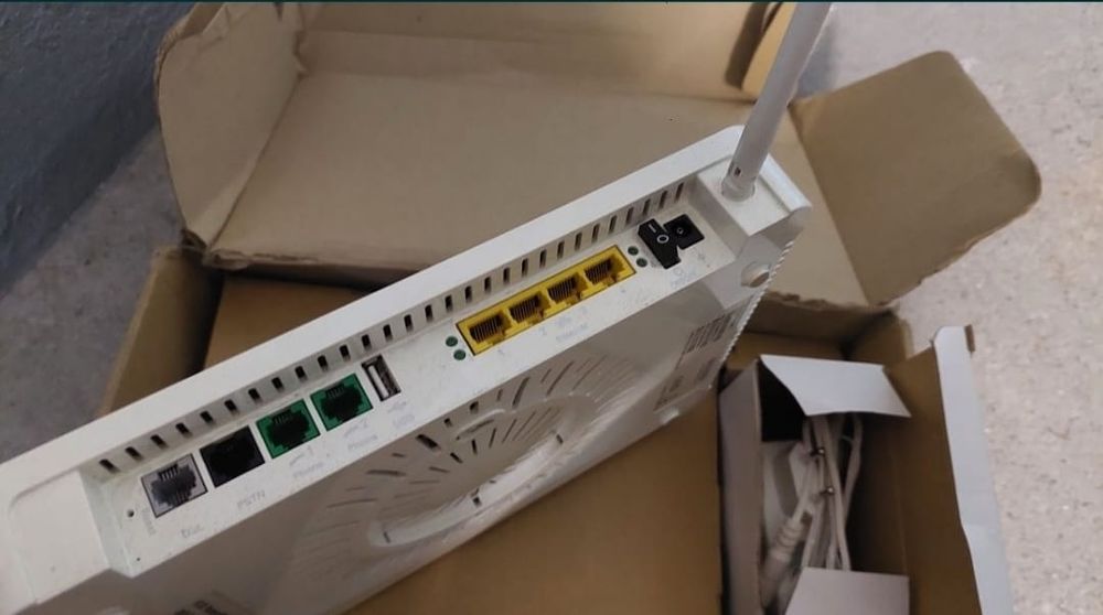 2 routers in excellent condition64739821314049122