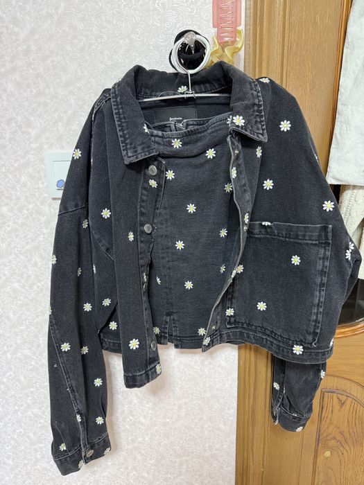 Костюм stradivarius, спідниця та джинсова куртка