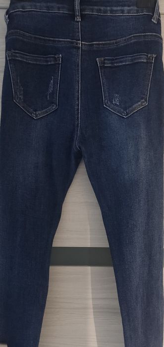 Sprzedam dżinsy M-Sara