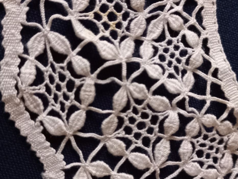 Renda de Bilrros de Peniche  ,feito por profissional. Nova