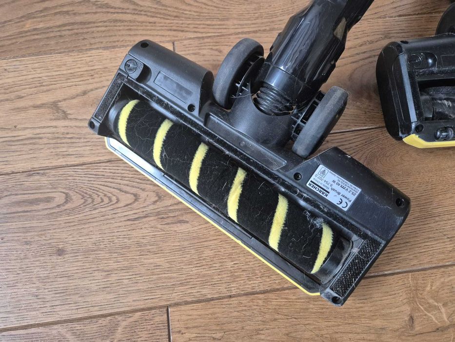 Odkurzacz bezprzewodowy Karcher VC7 (pęknięty) - pełen zestaw