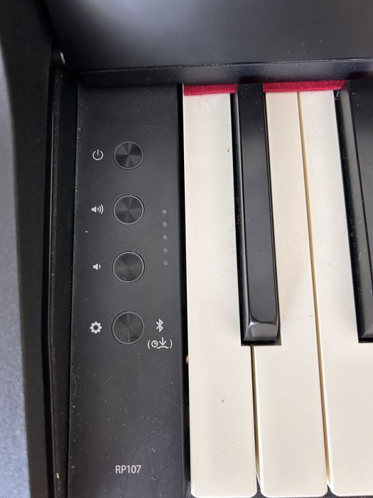 Piano Roland RP-107