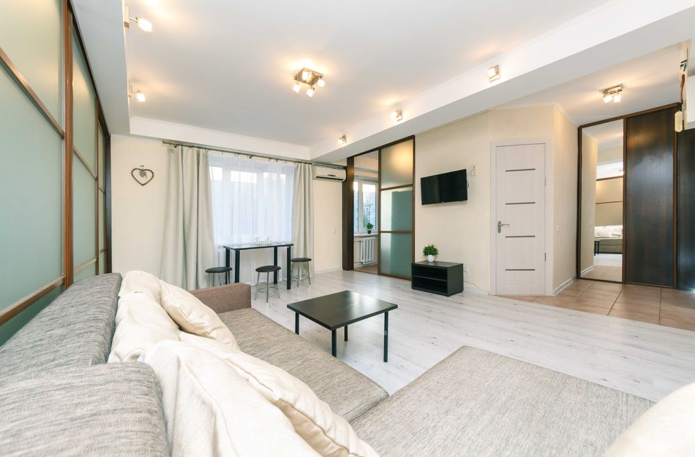 Центр./ Крещатик -- 10 хв./ Арена-СІті./.Гуллівер.