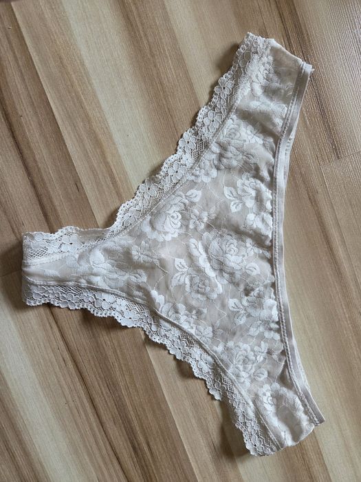 Damskie majtki koronkowe nowe M  stringi