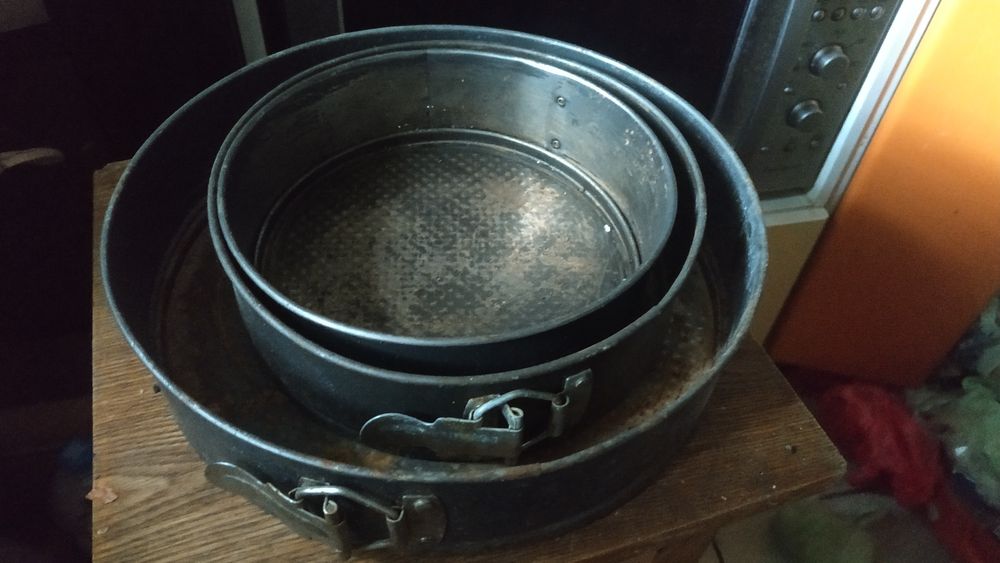 Сковородки и формочки разные