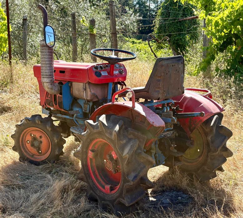 Trator Kubota 7001 em bom estado + Fresa e Reboque