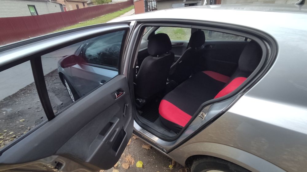 Opel Astra H 2005 рік 1,4 газ/бензин в доброму стані