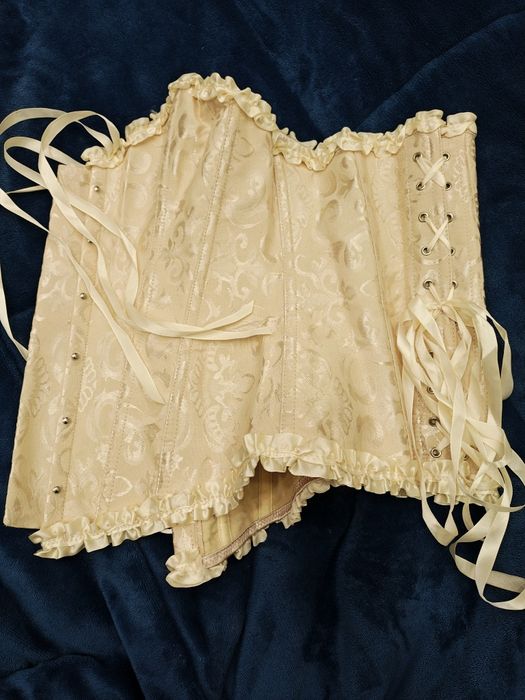 Бежевый корсет вот