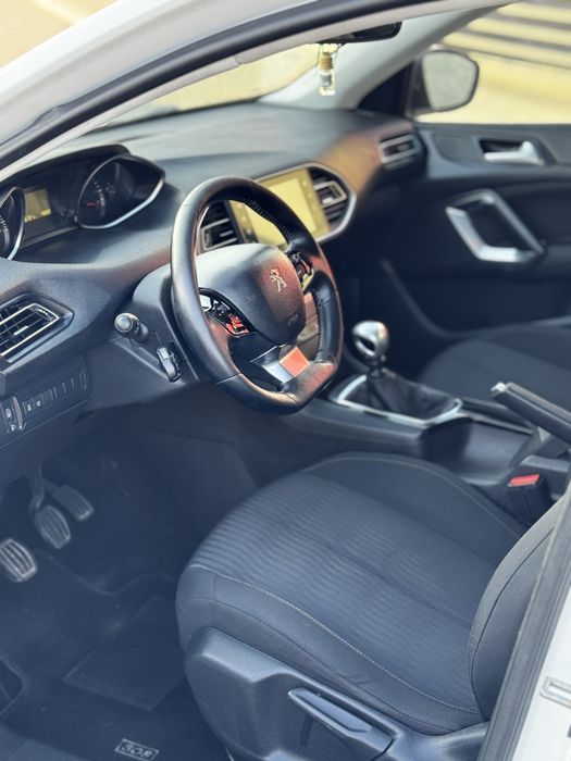 Peugeot 308 — fotografia 5