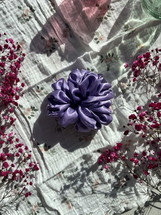 Jedwabna gumka do wlosow scrunchie jedwab lawenda