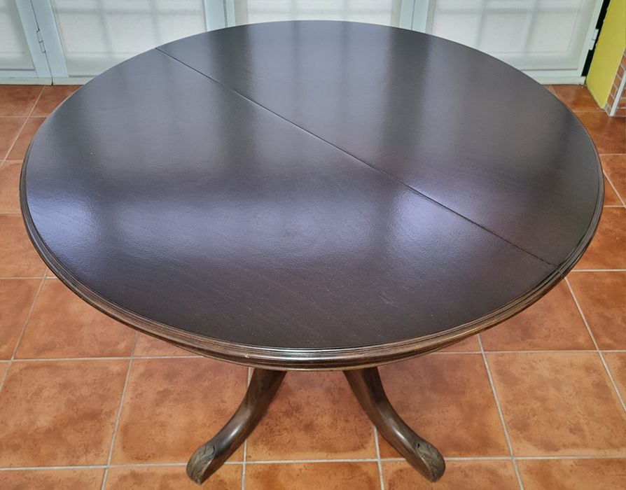 Mesa de jantar em madeira extensível + 4 cadeiras