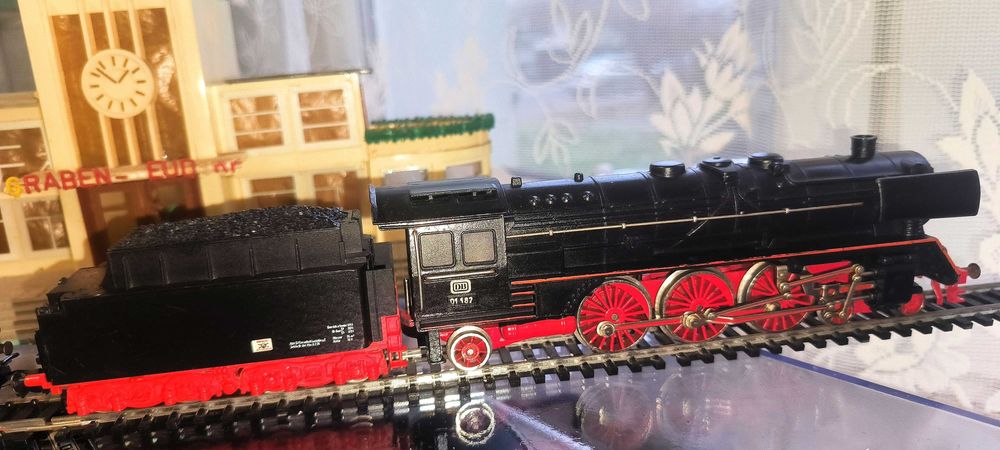 Lokomotywy BR-44 DB i BR-01 182 + Loko. Amtrak USA i wagon Mitropa  HO