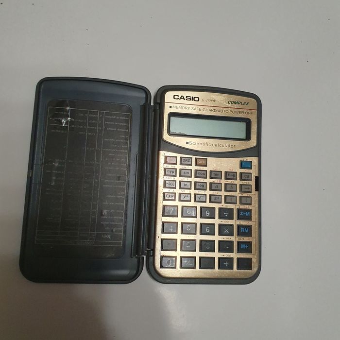 Инженерный калькулятор Casio не рабочий.